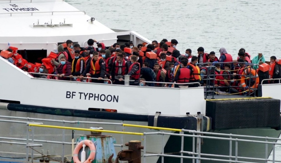 Britania me dore te hekurt ndaj emigranteve, trefishohen deportimet e shqiptareve